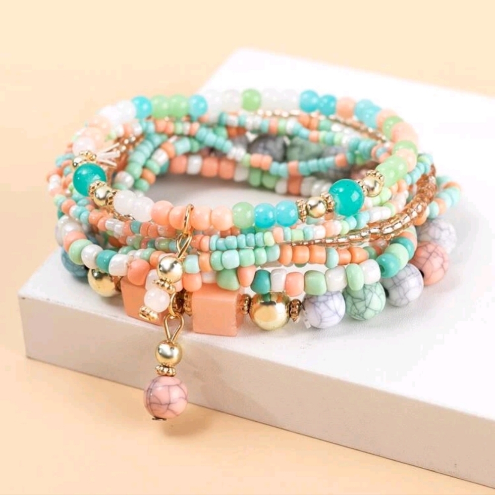 Super cute Turquoise bracelets necklaces Earrings ..